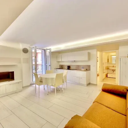 Trilocale Palais Ausonia, Apartmán *