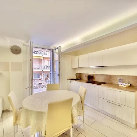 Apartament Trilocale Palais Ausonia,