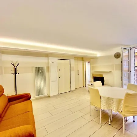 Trilocale Palais Ausonia, Apartament